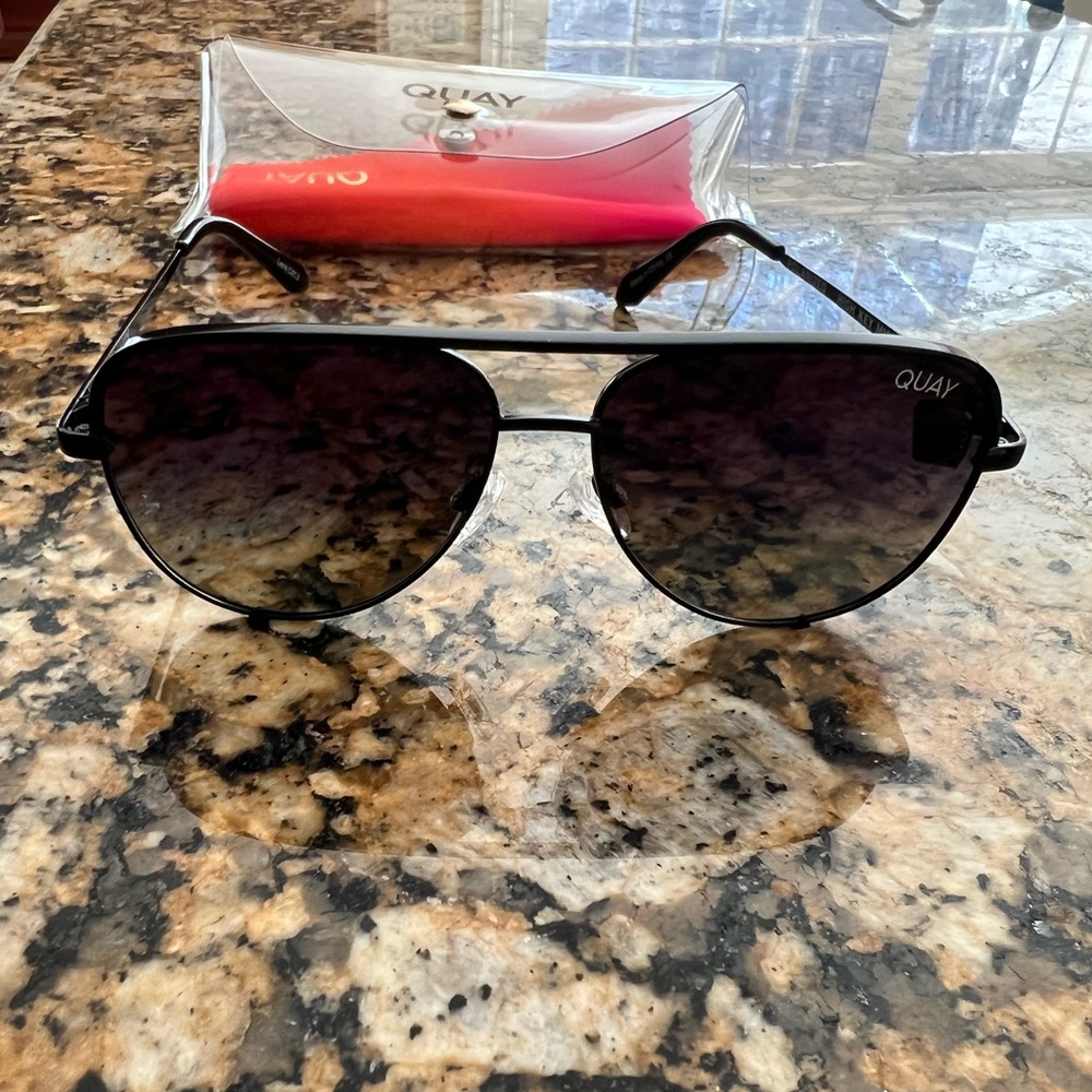 Brand new!!!! (In packaging and tags) Quay High Key Polarized black aviators